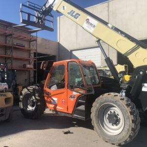 2017 JLG 742