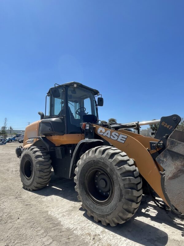 2018 CASE 621G