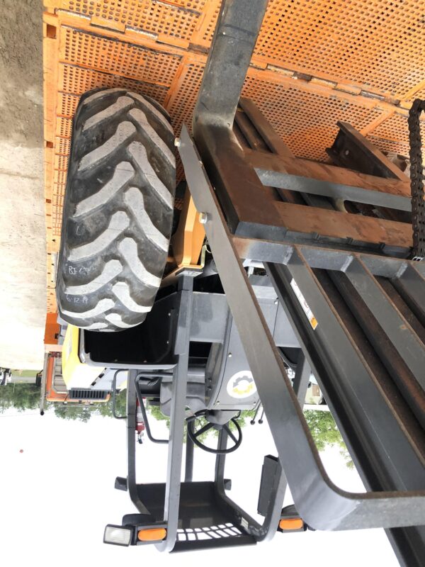 2019 CASE 588H