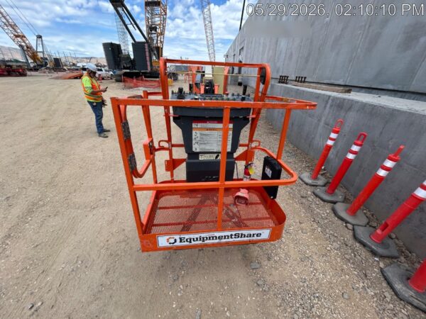 2019 JLG E300AJP
