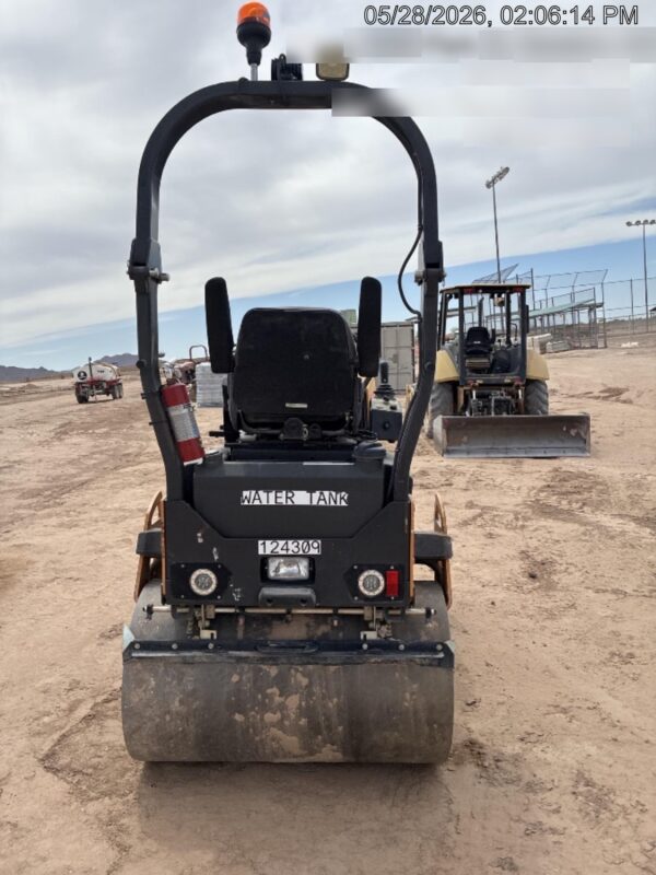 2020 CASE DV26E