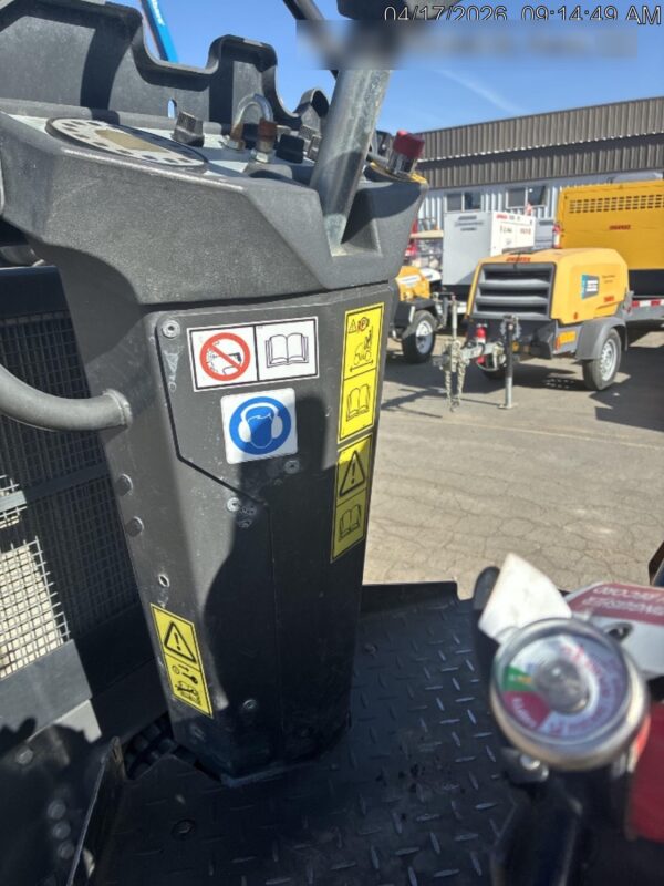 2020 CASE DV26E
