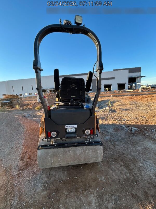 2020 CASE DV26E