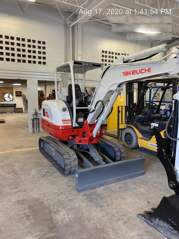 2020 TAKEUCHI TB235-2R