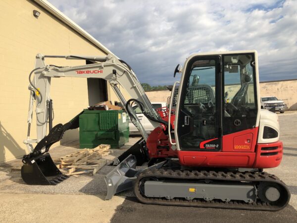 2020 TAKEUCHI TB250-2C