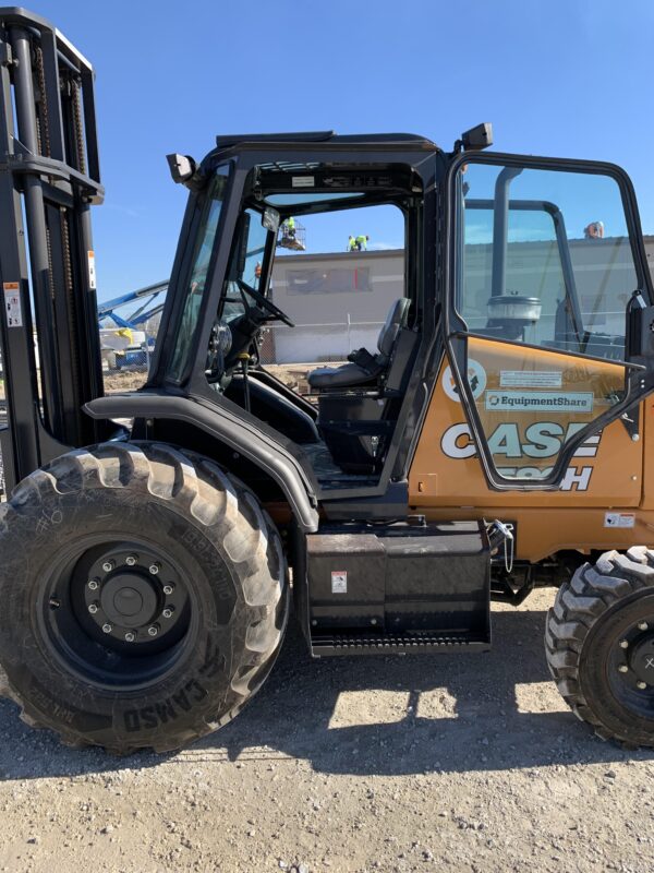 2021 CASE 586H