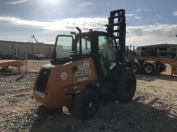 2021 CASE 588H