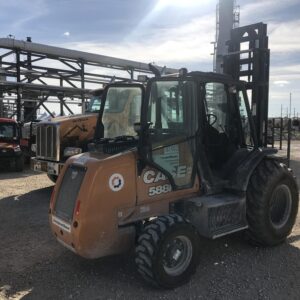 2021 CASE 588H