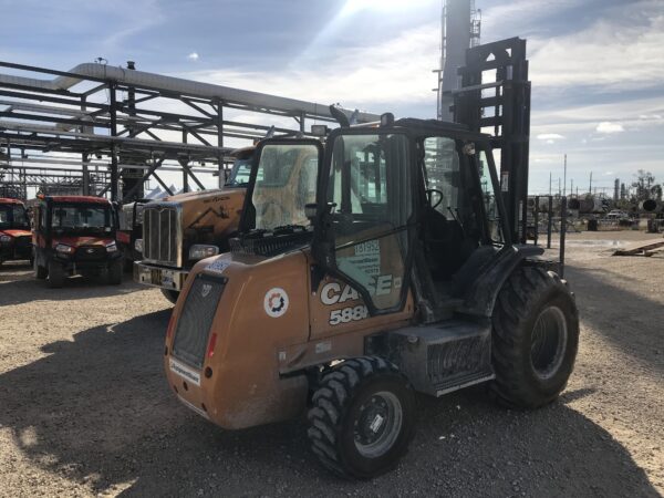 2021 CASE 588H