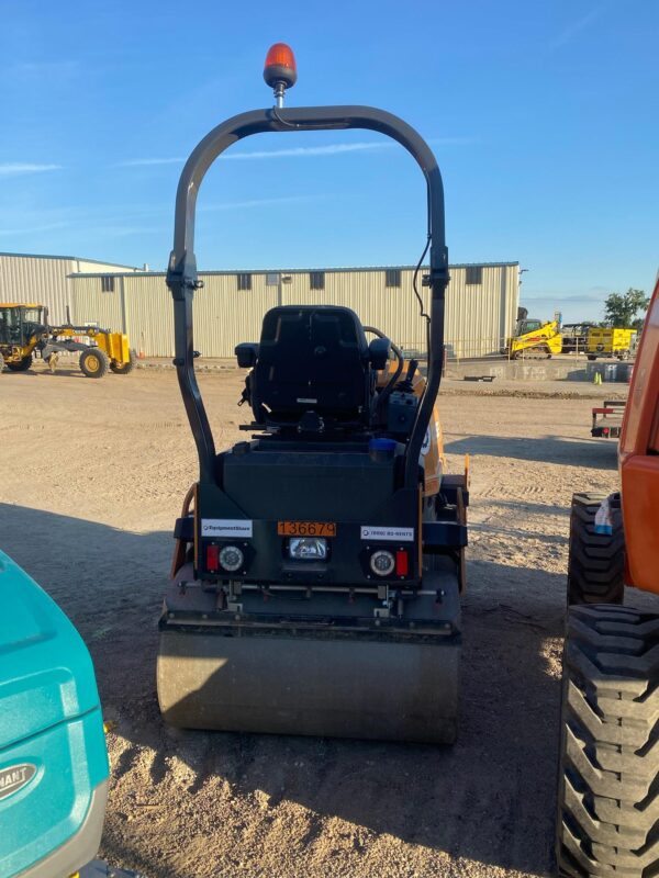2021 CASE DV26E