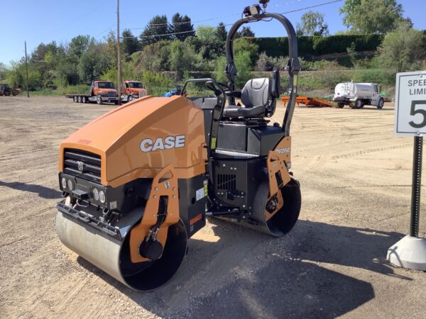 2021 CASE DV26E