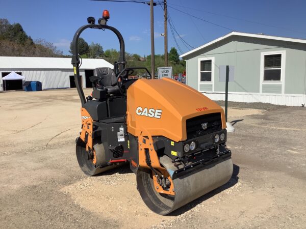 2021 CASE DV26E