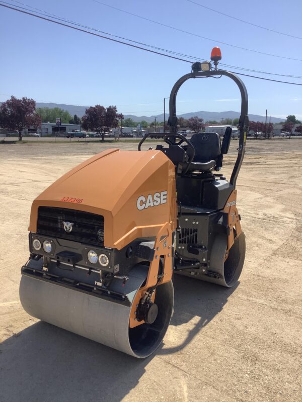 2021 CASE DV26E