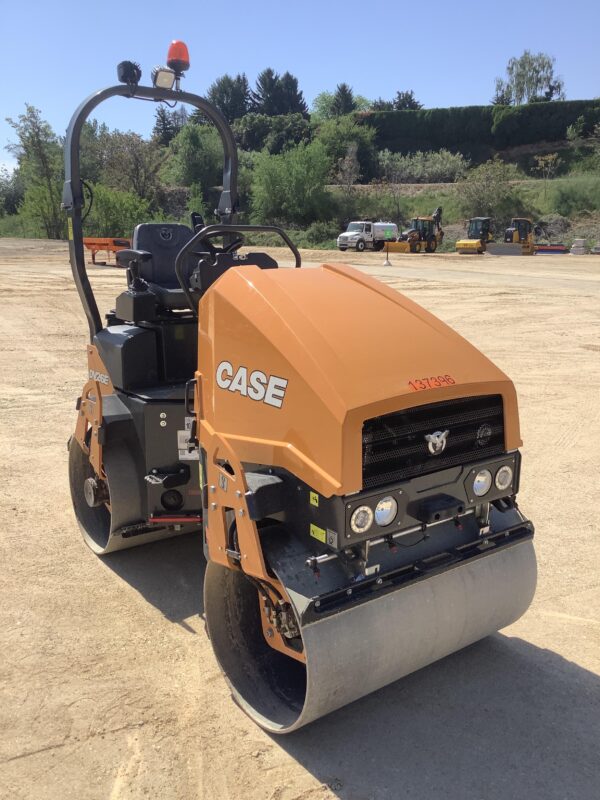 2021 CASE DV26E