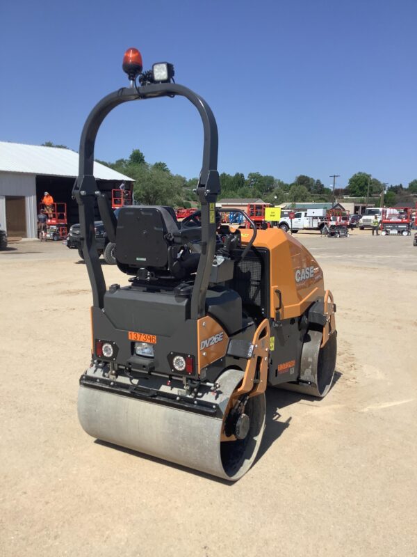 2021 CASE DV26E