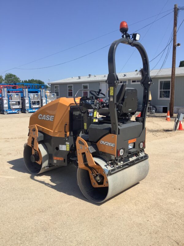 2021 CASE DV26E