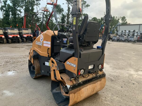 2021 CASE DV26E