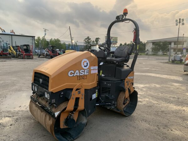 2021 CASE DV26E