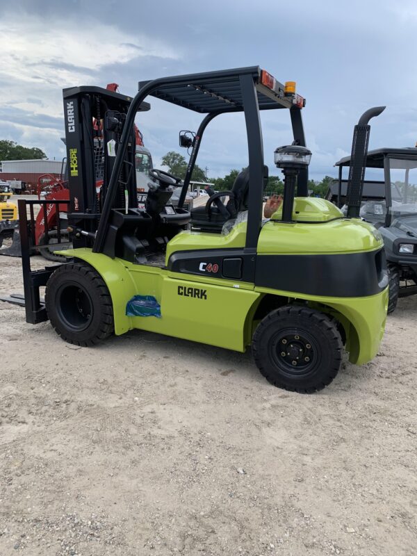 2021 CLARK C40