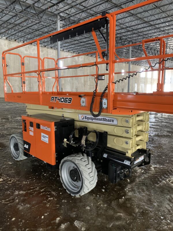 2021 JLG RT4069