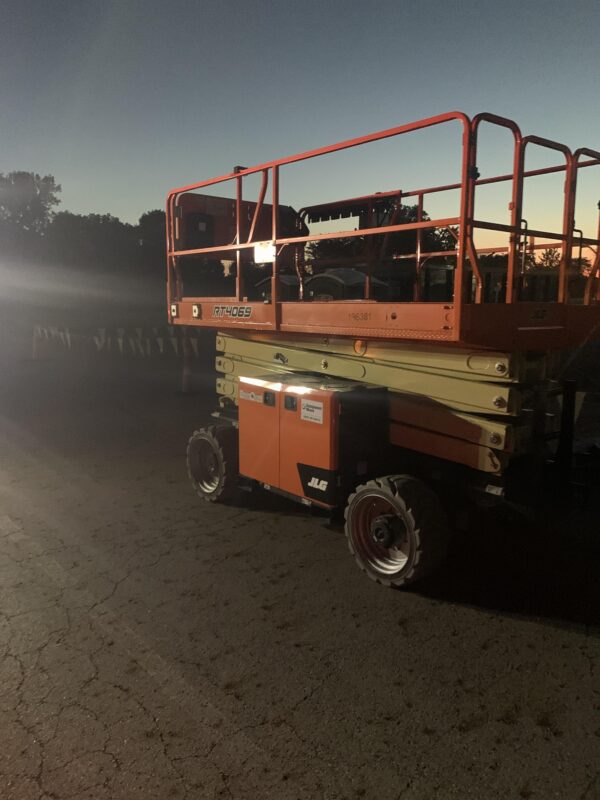 2021 JLG RT4069