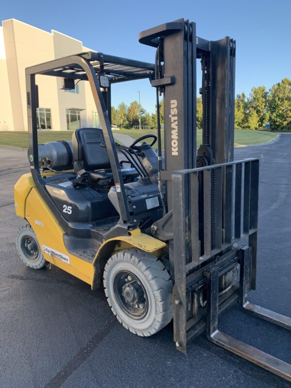 2021 KOMATSU FG25T-16 LP