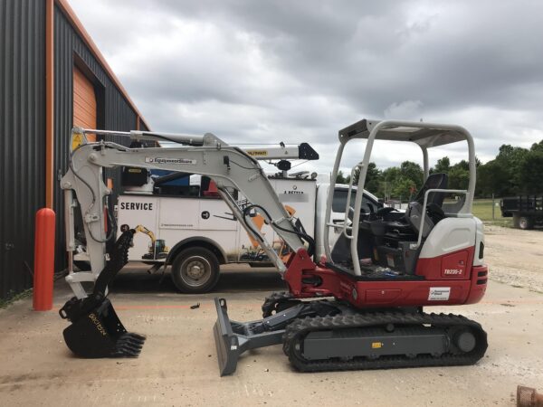 2021 TAKEUCHI TB235-2R