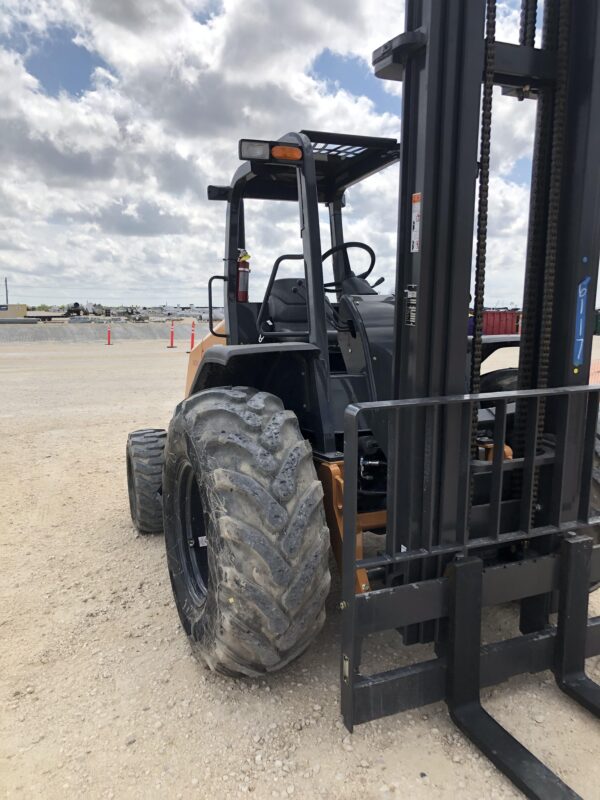 2022 CASE 588H