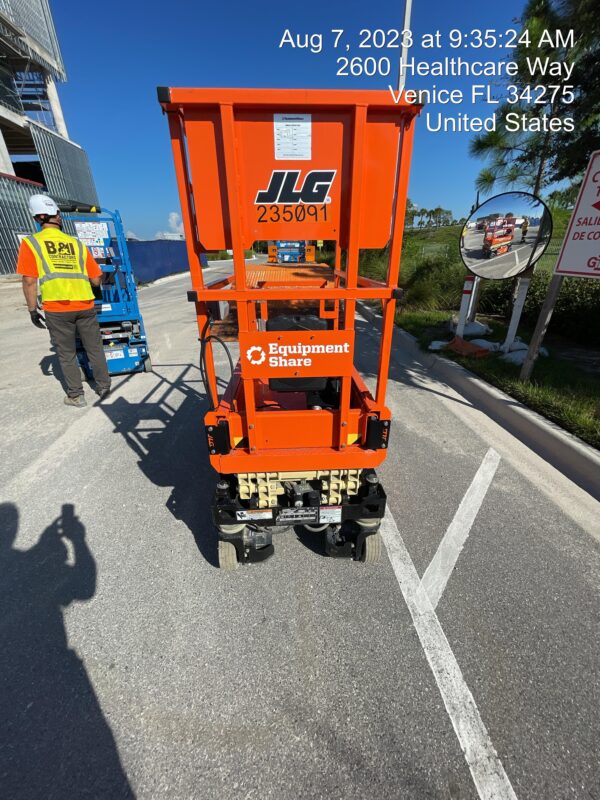 2022 JLG ES1330L