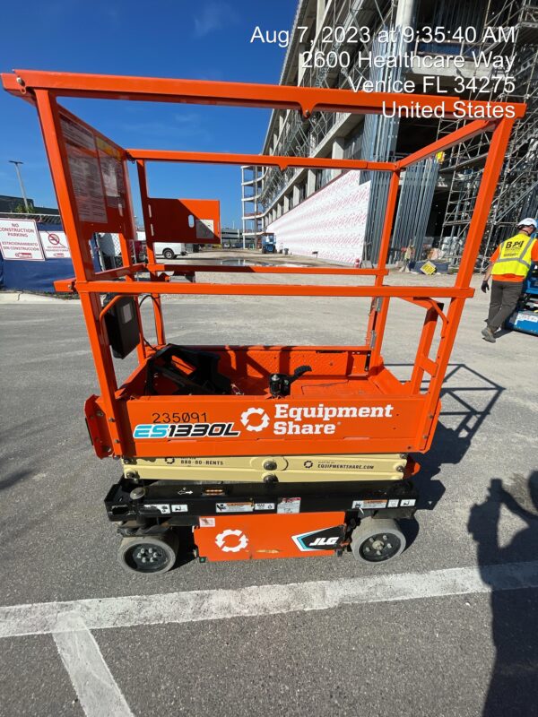 2022 JLG ES1330L