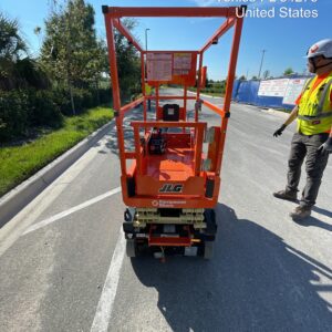 2022 JLG ES1330L