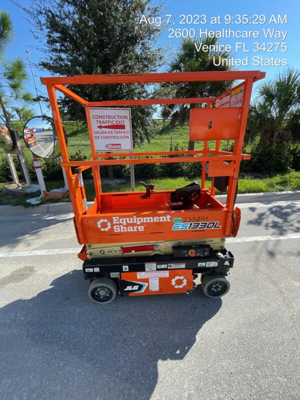 2022 JLG ES1330L