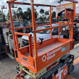 2022 JLG ES1330L