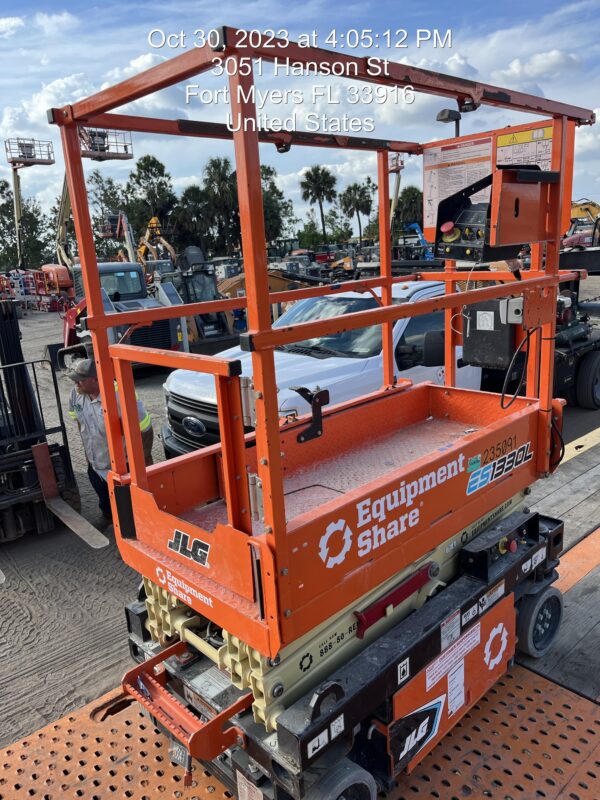 2022 JLG ES1330L