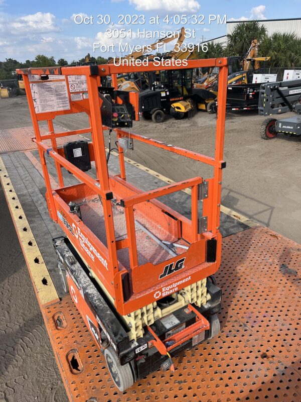 2022 JLG ES1330L