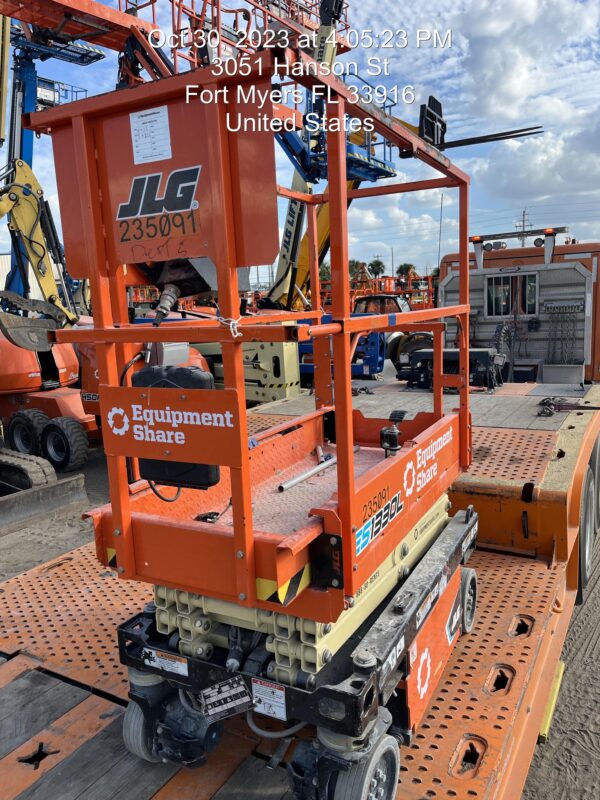 2022 JLG ES1330L