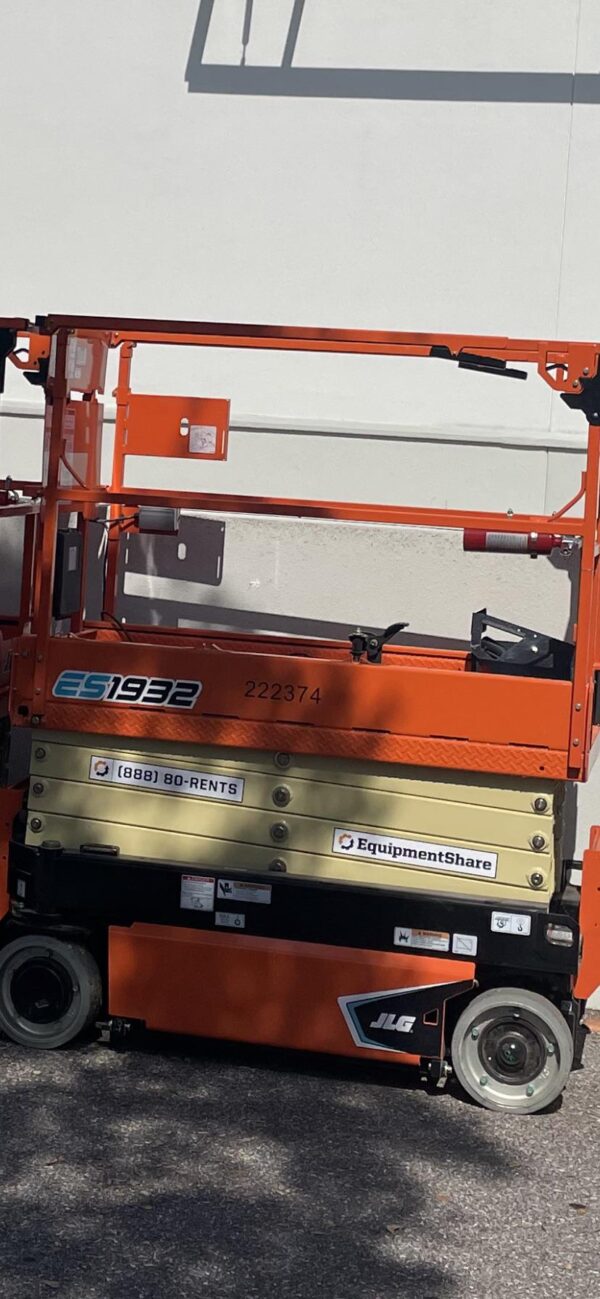 2022 JLG ES1932