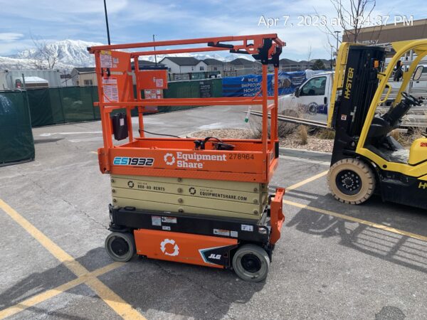 2022 JLG ES1932