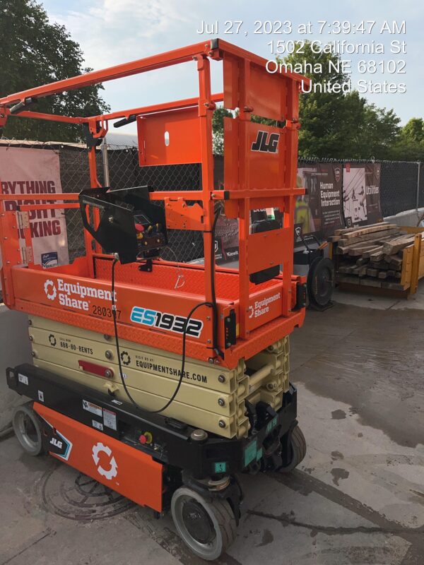 2022 JLG ES1932