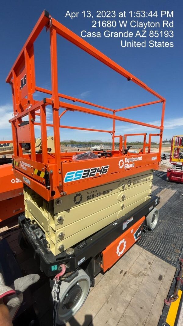 2022 JLG ES3246