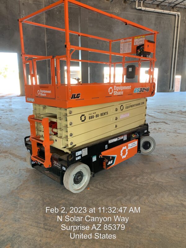 2022 JLG ES3246