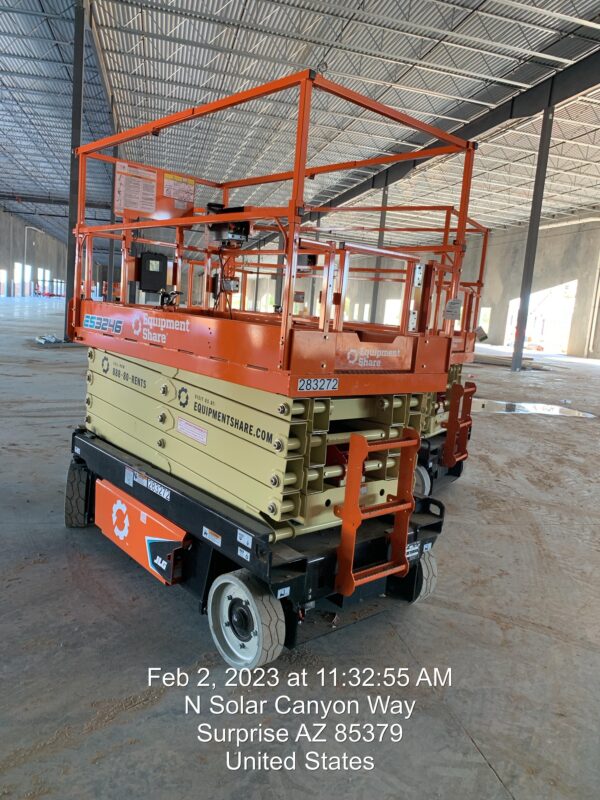 2022 JLG ES3246