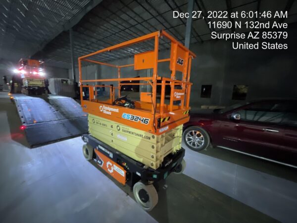 2022 JLG ES3246