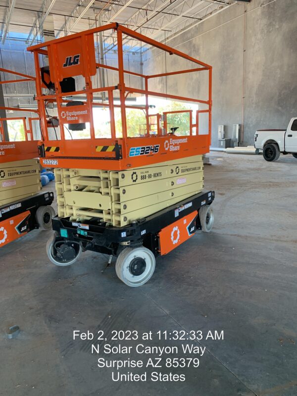 2022 JLG ES3246