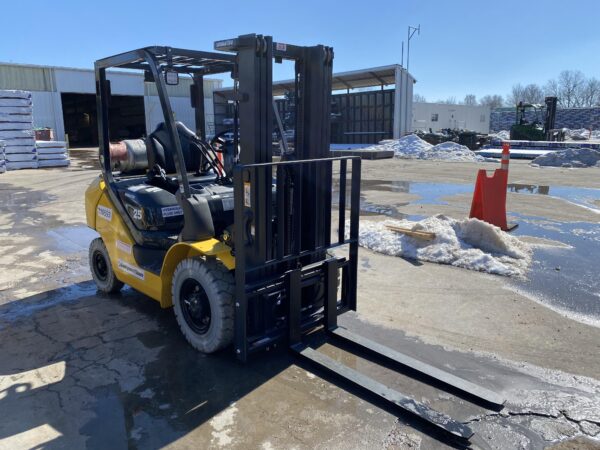 2022 KOMATSU FG25T-16