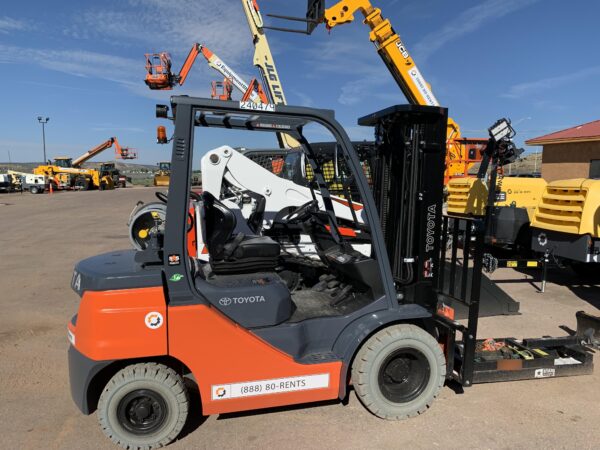 2022 TOYOTA 50-8FGU25