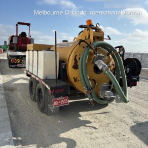 2022 VAC-TRON LP573XDT