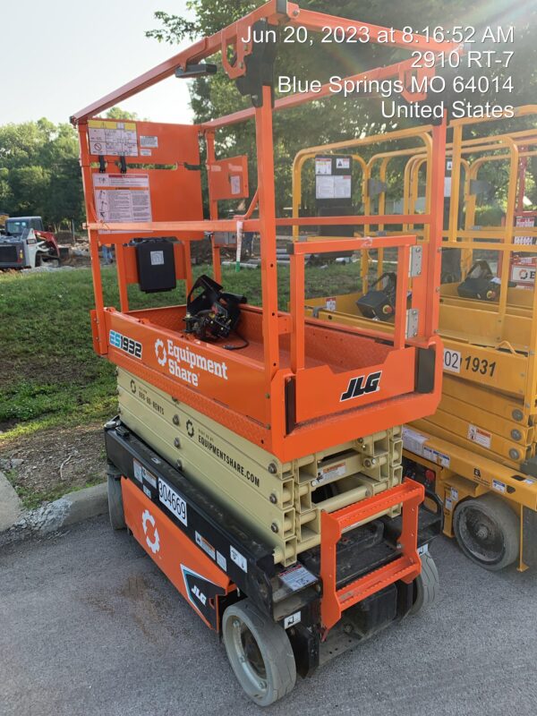 2023 JLG ES1932
