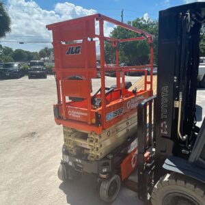 2023 JLG ES1932