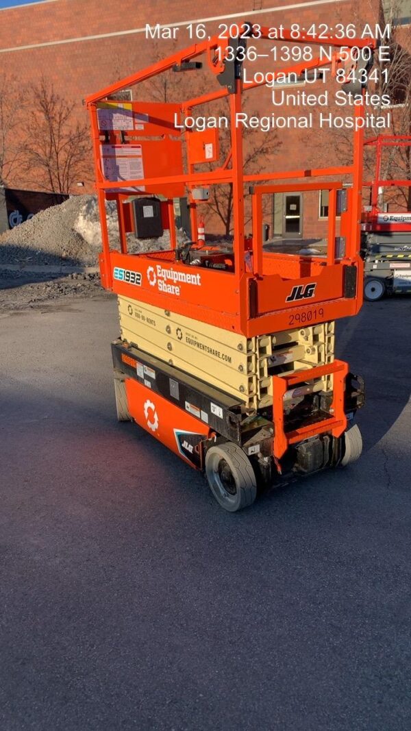 2023 JLG ES1932